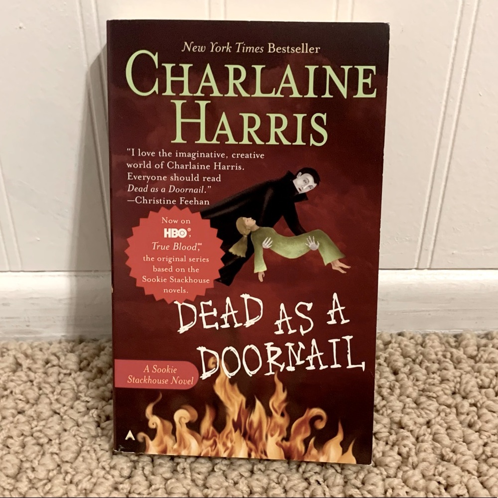 Charlaine Harris - Dead As A DoorNail